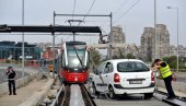 OBRENOVČANIN BLOKIRAO SAOBRAĆAJ U BEOGRADU: Kolima zalutao na šine