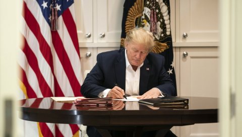 ВЕТО НА ПОКЛОН РУСИЈИ И КИНИ: Трамп против војног буџета који је одобрио Конгрес ВЕТО НА ПОКЛОН РУСИЈИ И КИНИ: Трамп против војног буџета који је одобрио Конгрес