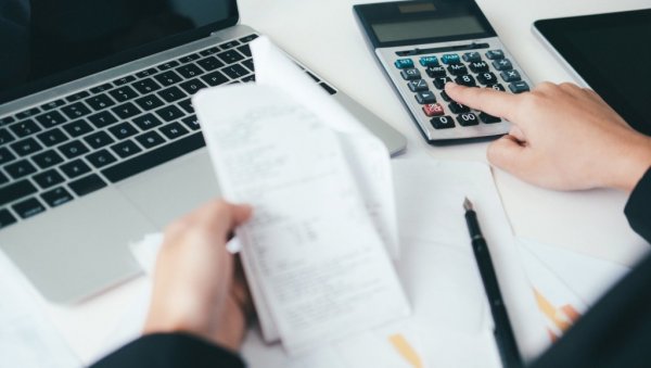 ПЛАЋАМО ЧАК 1.200 НАМЕТА: Ове обавезе имају грађани Србије ПЛАЋАМО ЧАК 1.200 НАМЕТА: Ове обавезе имају грађани Србије