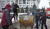HAOS U KIRGIZIJI: Bačen suzavac, zapaljen parlament, u protestima povređeno preko 590 ljudi HAOS U KIRGIZIJI: Bačen suzavac, zapaljen parlament, u protestima povređeno preko 590 ljudi