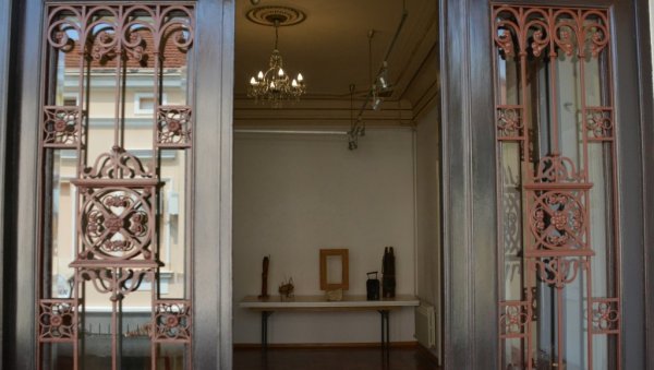 (САМО)ИЗОЛАЦИЈА У КРУШЕВЦУ: 60. Октобарска изложба у знаку пандемије и уз епидемиолошке мере (САМО)ИЗОЛАЦИЈА У КРУШЕВЦУ: 60. Октобарска изложба у знаку пандемије и уз епидемиолошке мере