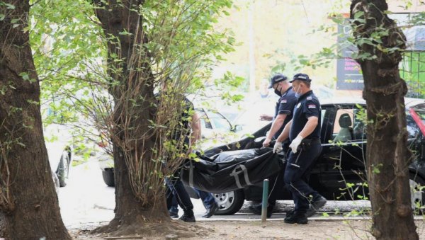 ОБРТ У СЛУЧАЈУ НЕСРЕЋЕ У ПАНЧИЋЕВОЈ УЛИЦИ: Мушкарац није скочио са зграде, полиција управо однела тело (ФОТО) ОБРТ У СЛУЧАЈУ НЕСРЕЋЕ У ПАНЧИЋЕВОЈ УЛИЦИ: Мушкарац није скочио са зграде, полиција управо однела тело (ФОТО)