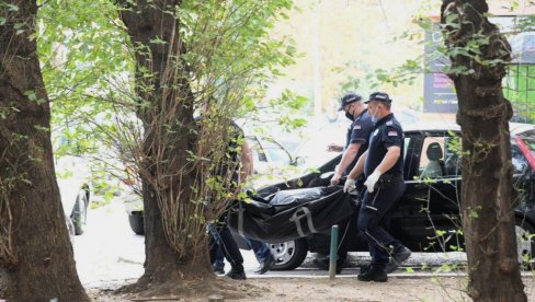 ОБРТ У СЛУЧАЈУ НЕСРЕЋЕ У ПАНЧИЋЕВОЈ УЛИЦИ: Мушкарац није скочио са зграде, полиција управо однела тело (ФОТО) ОБРТ У СЛУЧАЈУ НЕСРЕЋЕ У ПАНЧИЋЕВОЈ УЛИЦИ: Мушкарац није скочио са зграде, полиција управо однела тело (ФОТО)