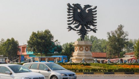НАПАД У ЏАМИЈИ У ТИРАНИ: Повређено пет особа НАПАД У ЏАМИЈИ У ТИРАНИ: Повређено пет особа