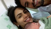 BRAZILSKI FUDBALER PORODIO SUPRUGU: Kamere snimile herojski potez (VIDEO) (FOTO) BRAZILSKI FUDBALER PORODIO SUPRUGU: Kamere snimile herojski potez (VIDEO) (FOTO)