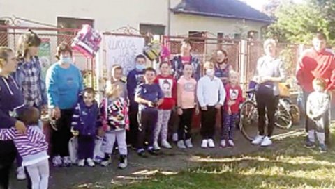 НЕ ЖЕЛЕ ДА УЧЕ У САЛИ ЗА ФИЗИЧКО: Ђаци из Милешева код Бечеја ни после месец дана немају ни редовну онлајн наставу НЕ ЖЕЛЕ ДА УЧЕ У САЛИ ЗА ФИЗИЧКО: Ђаци из Милешева код Бечеја ни после месец дана немају ни редовну онлајн наставу