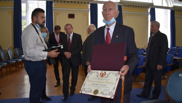 ЗДРАВКО ЉИЉАК РАМЕ УЗ РАМЕ ПУТИНУ: Кикинда добила и четвртог почасног грађанина ЗДРАВКО ЉИЉАК РАМЕ УЗ РАМЕ ПУТИНУ: Кикинда добила и четвртог почасног грађанина