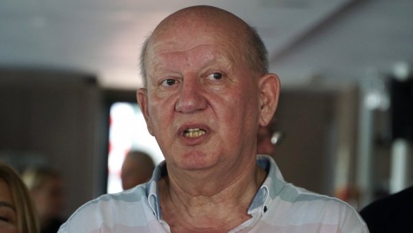 УЏБЕНИЦИ НА АЛБАНСКОМ: У Бујановцу, Прешеву и Медвеђи након 20 година решено важно питање УЏБЕНИЦИ НА АЛБАНСКОМ: У Бујановцу, Прешеву и Медвеђи након 20 година решено важно питање