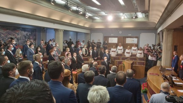 КРИВОКАПИЋ И ЗВАНИЧНО КАНДИДАТ: Ђукановић заказао консултације за мандатара са носиоцима победничких листа КРИВОКАПИЋ И ЗВАНИЧНО КАНДИДАТ: Ђукановић заказао консултације за мандатара са носиоцима победничких листа