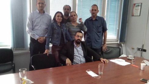 ШТРАЈК ГЛАЂУ ЗБОГ МАРАТОНСКОГ ИЗБОРНОГ ПРОЦЕСА: Чланови ГИК-а преноћили у згради Градске управе у Шапцу ШТРАЈК ГЛАЂУ ЗБОГ МАРАТОНСКОГ ИЗБОРНОГ ПРОЦЕСА: Чланови ГИК-а преноћили у згради Градске управе у Шапцу