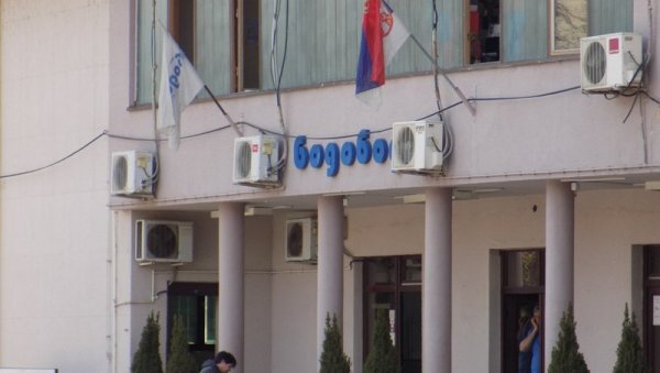 КВАР НА ГЛАВНОМ ЦЕВОВОДУ: У већем делу Лесковца пад притиска у водоводној мрежи КВАР НА ГЛАВНОМ ЦЕВОВОДУ: У већем делу Лесковца пад притиска у водоводној мрежи