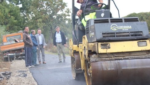 POČELO ASFALTIRANJE U UGLJEVIKU: Novi put pod Majevicom POČELO ASFALTIRANJE U UGLJEVIKU: Novi put pod Majevicom