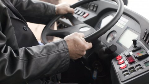 ДЕТАЉИ НЕСРЕЋЕ У ЗЕМУНУ: Међу повређенима и деца, потрага за возачем аутобуса у току ДЕТАЉИ НЕСРЕЋЕ У ЗЕМУНУ: Међу повређенима и деца, потрага за возачем аутобуса у току