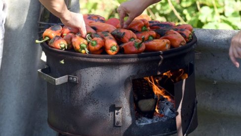 AJVAR UVEK ISPLATIV: Privodi se kraju sezona pripremanja zimnice u Srpskoj AJVAR UVEK ISPLATIV: Privodi se kraju sezona pripremanja zimnice u Srpskoj
