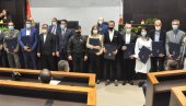 УРУЧЕНА ПРИЗНАЊА ЗАСЛУЖНИМА: Краљевчани обележили празник Краљевдан и дан свог града УРУЧЕНА ПРИЗНАЊА ЗАСЛУЖНИМА: Краљевчани обележили празник Краљевдан и дан свог града