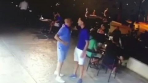 УДАРАО САМ ЗБОГ ДУГА ОД 120.000 ЕВРА: Саслушан насилник који је у Будви тукао бившег власника Кнез петрола (ВИДЕО) УДАРАО САМ ЗБОГ ДУГА ОД 120.000 ЕВРА: Саслушан насилник који је у Будви тукао бившег власника Кнез петрола (ВИДЕО)