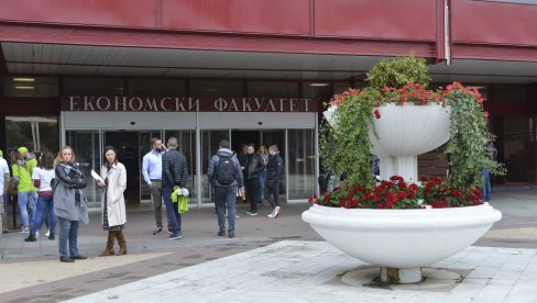 КРЕЋУ ПРЕДАВАЊА НА ФАКУЛТЕТУ: Настава на даљину на Економском факултету у Београду од 19. маја КРЕЋУ ПРЕДАВАЊА НА ФАКУЛТЕТУ: Настава на даљину на Економском факултету у Београду од 19. маја