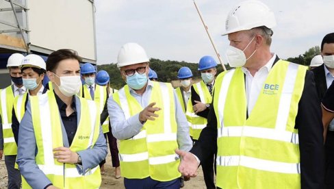 НЕМА РАДА ПО ЦЕНУ ЗДРАВЉА: Горан Весић одржао састанак са представницима запослених у услужним делатностима НЕМА РАДА ПО ЦЕНУ ЗДРАВЉА: Горан Весић одржао састанак са представницима запослених у услужним делатностима