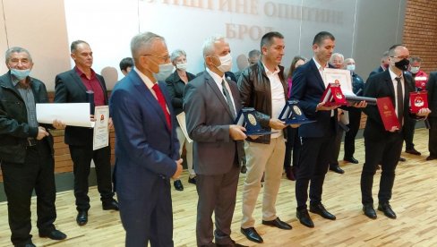 СВEЧAНO OБEЛEЖEН ДAН OПШТИНE БРOД: Плaћeнa висoкa цeнa зa слoбoду СВEЧAНO OБEЛEЖEН ДAН OПШТИНE БРOД: Плaћeнa висoкa цeнa зa слoбoду