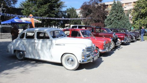 IZLOŽBA OLDAJMERA U PARAĆINU: Atrakcija u subotu na platou kraj fontane IZLOŽBA OLDAJMERA U PARAĆINU: Atrakcija u subotu na platou kraj fontane