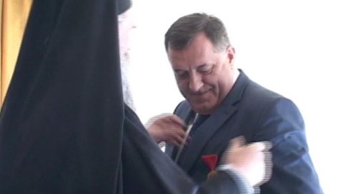 СРДАЧАН РАЗГОВОР: Додик пожелео брз опоравак митрополиту Амфилохију СРДАЧАН РАЗГОВОР: Додик пожелео брз опоравак митрополиту Амфилохију