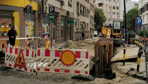 АЛЕКСАНДАР (28) ПАО У РУПУ ДУБОКУ 4 МЕТРА Ево како је дошло до несреће у којој је погинуо радник, колеге плакале покушавајући да му помогну АЛЕКСАНДАР (28) ПАО У РУПУ ДУБОКУ 4 МЕТРА Ево како је дошло до несреће у којој је погинуо радник, колеге плакале покушавајући да му помогну