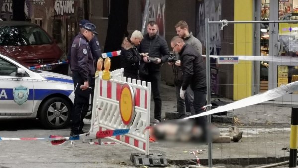 СТРАШАН ПРИЗОР СА МЕСТА НЕСРЕЋЕ Извучено тело радника кога је затрпала земља у центру Београда (ВИДЕО) СТРАШАН ПРИЗОР СА МЕСТА НЕСРЕЋЕ Извучено тело радника кога је затрпала земља у центру Београда (ВИДЕО)