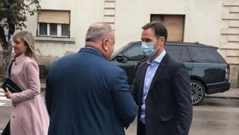 МИНИСТАР МАЛИ ДАНАС У ЛЕСКОВЦУ: Са градоначелником Цветановићем о важним пројектима (ФОТО) МИНИСТАР МАЛИ ДАНАС У ЛЕСКОВЦУ: Са градоначелником Цветановићем о важним пројектима (ФОТО)