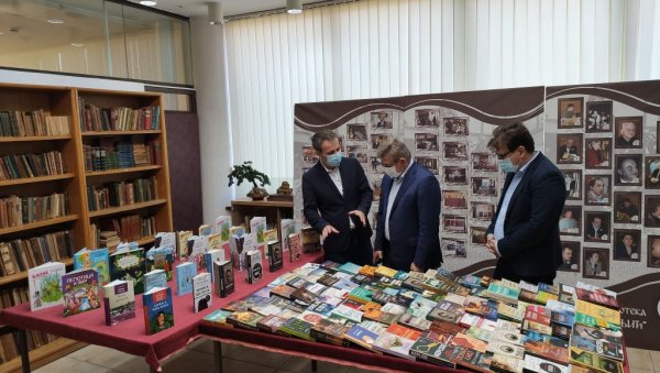 ДАР ЗА РОЂЕНДАН: Нове књиге у Бијељинској библиотеци ДАР ЗА РОЂЕНДАН: Нове књиге у Бијељинској библиотеци