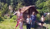 CILJ USELJENJE PRE ZIME: Akciju kuća za Mariće podržali i Višković i Dodik CILJ USELJENJE PRE ZIME: Akciju kuća za Mariće podržali i Višković i Dodik
