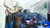 ИСТОРИЈСКА ДРАМА О ЉУБАВИ И РАТУ: Југословенка после Црвеног месеца ИСТОРИЈСКА ДРАМА О ЉУБАВИ И РАТУ: Југословенка после Црвеног месеца