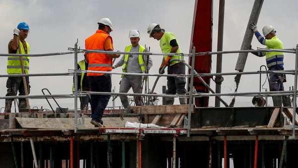 УСКОРО ДНЕВНА ПРИЈАВА И ГРАЂЕВИНАЦА: Припрема се електронско евидентирање сезонских радника УСКОРО ДНЕВНА ПРИЈАВА И ГРАЂЕВИНАЦА: Припрема се електронско евидентирање сезонских радника