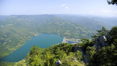 RODITELJI OSMAKA IZ ŽELEZNIKA U ŠOKU: Saznali pred put da im deca idu na ekskurziju - destinacija Tara RODITELJI OSMAKA IZ ŽELEZNIKA U ŠOKU: Saznali pred put da im deca idu na ekskurziju - destinacija Tara