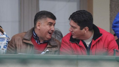 TUČA BIVŠIH PREDSEDNIKA KLUBA U ČAČKU: Flašom u glavu u kancelariji, obojica završili u bolnici TUČA BIVŠIH PREDSEDNIKA KLUBA U ČAČKU: Flašom u glavu u kancelariji, obojica završili u bolnici