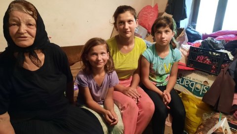 НЕМАМ ВИШЕ, А СРЦЕ МИ СЕ ЦЕПА: Видосава Јовановић храбро трпи немаштину да би школовала три унуке НЕМАМ ВИШЕ, А СРЦЕ МИ СЕ ЦЕПА: Видосава Јовановић храбро трпи немаштину да би школовала три унуке
