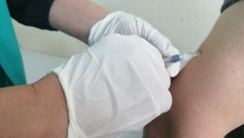 УЗ ОБАВЕЗАН ПРИНЦИП ДОБРОВОЉНОСТИ: У Русији ускоро почиње масовна вакцинација против короне УЗ ОБАВЕЗАН ПРИНЦИП ДОБРОВОЉНОСТИ: У Русији ускоро почиње масовна вакцинација против короне
