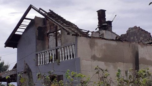 ПОЖАР ПРОГУТАО СВЕ ОСИМ ЗИДОВА: Породица Јована и Душице Милић из Лапова остала без ичега (ВИДЕО) ПОЖАР ПРОГУТАО СВЕ ОСИМ ЗИДОВА: Породица Јована и Душице Милић из Лапова остала без ичега (ВИДЕО)