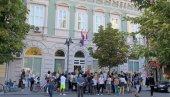 ПОКЛОН ГРАДСКЕ БИБЛИОТЕКЕ ВРШАЦ: Бесплатне чланске карте свим првацима ПОКЛОН ГРАДСКЕ БИБЛИОТЕКЕ ВРШАЦ: Бесплатне чланске карте свим првацима