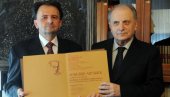 СВАКО ЈЕ КРАЈИШНИК ТАМО ГДЕ ЈЕ ОЛУЈА: Анђелку Анушићу уручена Андрићева награда СВАКО ЈЕ КРАЈИШНИК ТАМО ГДЕ ЈЕ ОЛУЈА: Анђелку Анушићу уручена Андрићева награда