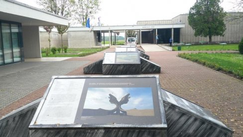 PREDMETI ŽRTAVA SU ZA MUZEJ: Direktor Spomen-područja Jasenovac, o prodaji logorskih insignija na Ibeju PREDMETI ŽRTAVA SU ZA MUZEJ: Direktor Spomen-područja Jasenovac, o prodaji logorskih insignija na Ibeju