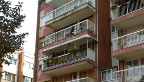 ДЕТАЉИ НЕСРЕЋЕ У НИШУ: За Младеном је била расписана потерница, бежећи од полције, скочио кроз прозор купатила ДЕТАЉИ НЕСРЕЋЕ У НИШУ: За Младеном је била расписана потерница, бежећи од полције, скочио кроз прозор купатила