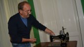 PORODIČNO BLAGO ŠOJIĆA IZ ŽITIŠTA: Singerica šije i posle 160 godina PORODIČNO BLAGO ŠOJIĆA IZ ŽITIŠTA: Singerica šije i posle 160 godina