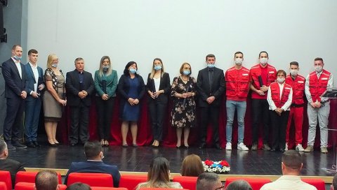 ЗАХВАЛНОСТ НАЈУСПЕШНИЈИМА: Власотинце обележило свој дан традиционалном доделом октобарских признања ЗАХВАЛНОСТ НАЈУСПЕШНИЈИМА: Власотинце обележило свој дан традиционалном доделом октобарских признања