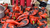 KOLIKO ĆE KOŠTATI AJVAR OVE GODINE? Rod kasni, cene povrća su visoke, a domaćice kalkulišu da li im se isplati da odlažu pripremu zimnice