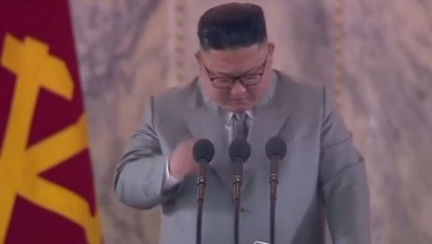 КИМ ЏОНГ УН ПУСТИО СУЗУ ПА РАСПЛАКАО НАРОД: Ево због чега је лидер Северне Кореје био толико емотиван на војној паради (ВИДЕО) КИМ ЏОНГ УН ПУСТИО СУЗУ ПА РАСПЛАКАО НАРОД: Ево због чега је лидер Северне Кореје био толико емотиван на војној паради (ВИДЕО)