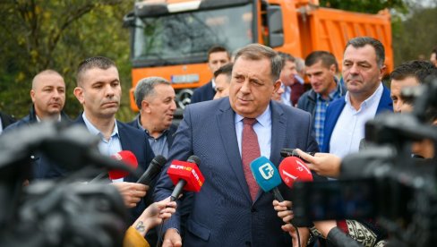 STIŽU PARE ZA PUTEVE I PRUGU: Milorad Dodik poručio da je nvesticioni paket EU dobra vest za BiH STIŽU PARE ZA PUTEVE I PRUGU: Milorad Dodik poručio da je nvesticioni paket EU dobra vest za BiH