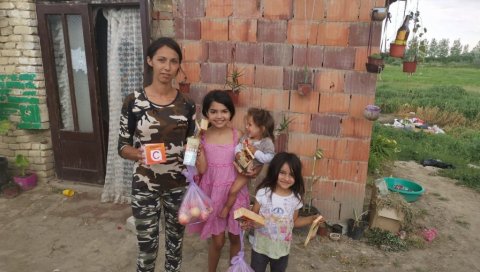 ПЕТОЧЛАНА ПОРОДИЦА ОСТАЛА БЕЗ КРОВА: У Куцури код Врбаса изгорела кућа Стевана и Сузане Нецић - брачног пара са троје деце (ФОТО) ПЕТОЧЛАНА ПОРОДИЦА ОСТАЛА БЕЗ КРОВА: У Куцури код Врбаса изгорела кућа Стевана и Сузане Нецић - брачног пара са троје деце (ФОТО)