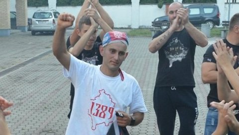ЈУНАЧКА ТРКА ЗА ВЕТЕРАНЕ: Ивица Тасић (26), звани Маратонац, савладао 75 километара од Петроварадина до Оџака ЈУНАЧКА ТРКА ЗА ВЕТЕРАНЕ: Ивица Тасић (26), звани Маратонац, савладао 75 километара од Петроварадина до Оџака