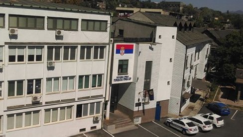 TEŠKA KRAĐA U BORU: Osamnaestogodišnjak sa maloletnim drugarima obijao restorane i krao pazar TEŠKA KRAĐA U BORU: Osamnaestogodišnjak sa maloletnim drugarima obijao restorane i krao pazar