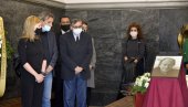 ПОСЛЕДЊИ ПОЗДРАВ ПАСКАЉЕВИЋУ: Урна са посмртним остацима великог редитеља јуче била изложена на Новом гробљу